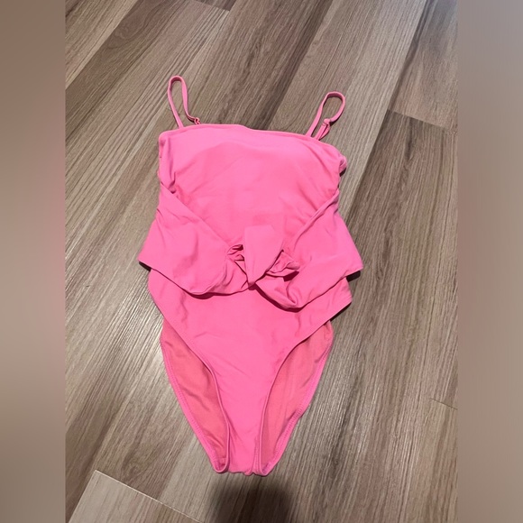 WeWoreWhat Onepiece Swimsuit - Picture 5 of 8